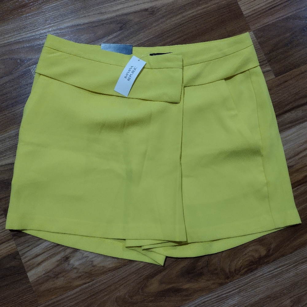 Banana Republic 4 1/2" Short Yellow Skorts Size 4R